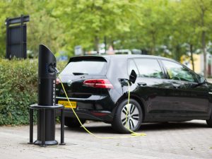 Volkswagen eGolf charging at a Chargemaster black tall thin fastpost
