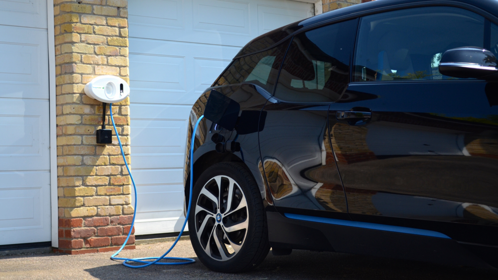 BP Chargemaster tethered Homecharge unit charging BMW i3
